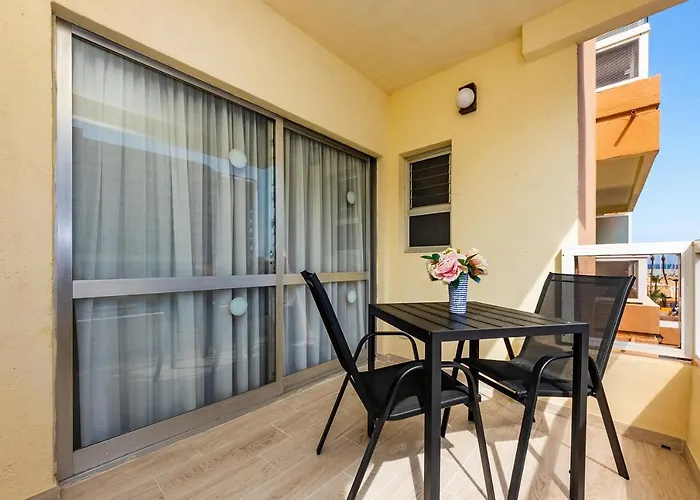 شقة Private Pyr By The Promenade - Shared Pool Available فوينخيرولا